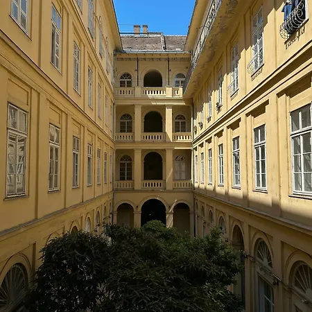 Dolce Basilica Apartment *